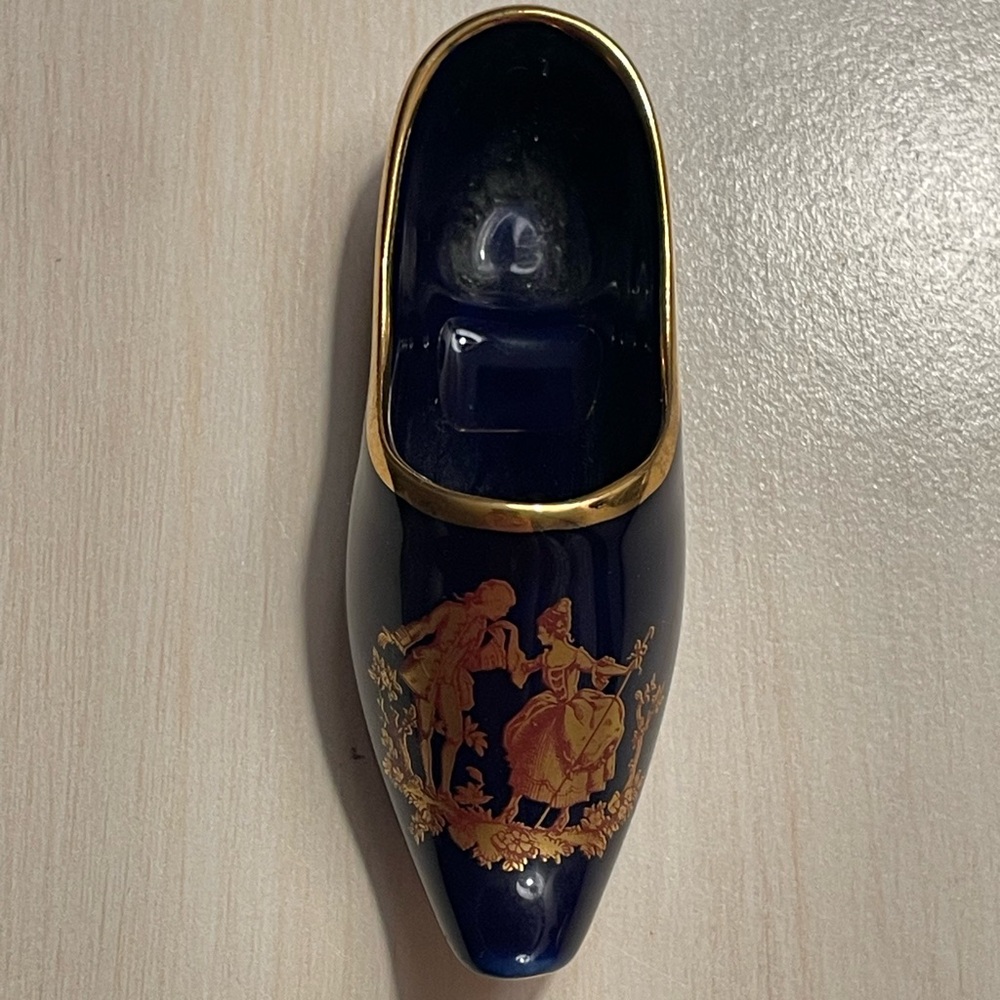 Limoges Cobalt blue and gold porcelain Pointed toe shoe with gold couple